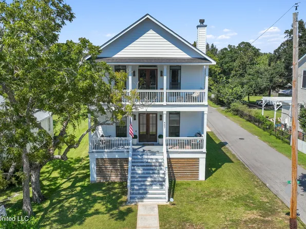 457 E 2nd St, Pass Christian, MS 39571