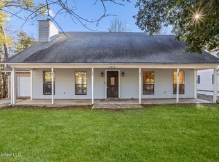 2812 Beach View Dr, Ocean Springs, MS 39564