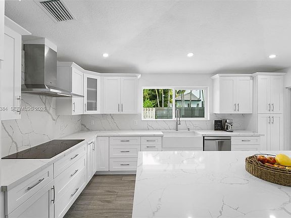 3rd image of 7827 NW 166th Ter