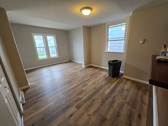 2nd image of 647-649 E 11th St #1
