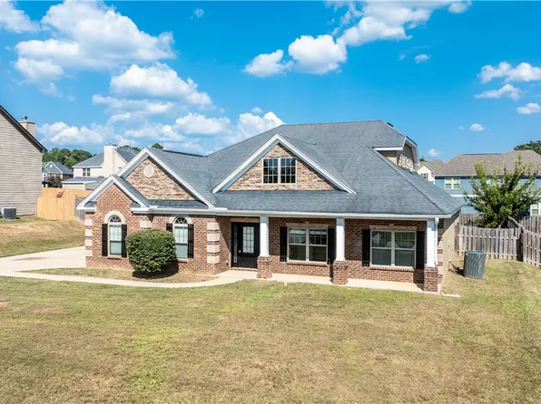 151 Landing Way, Smiths Station, AL 36877