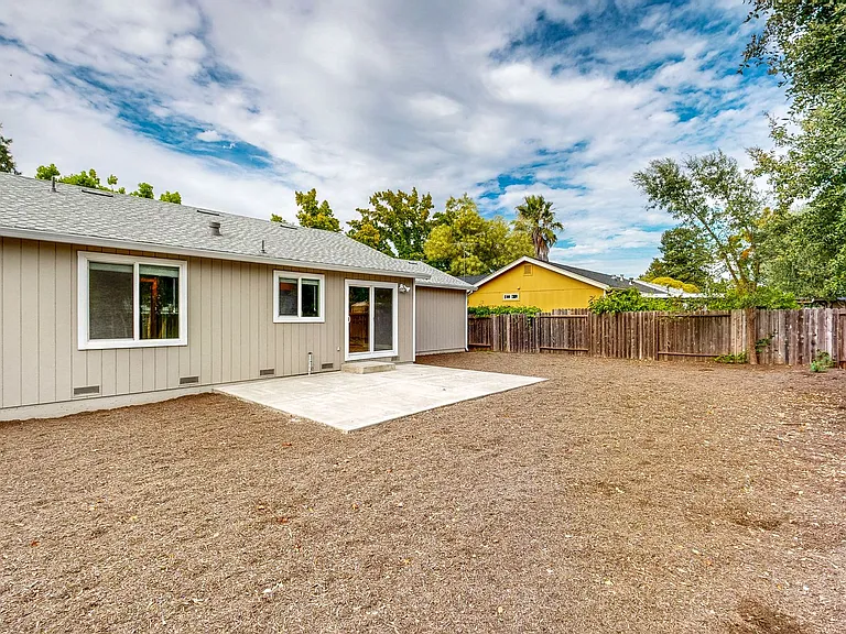 2540 Campbell Dr — Photo 27