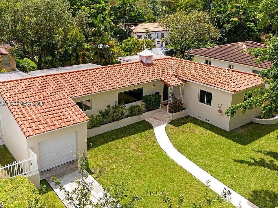 1st image of 555 SW 39th Ave
