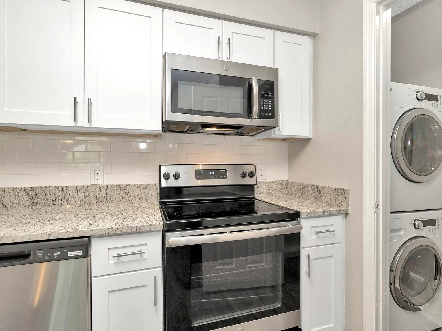 Essex Place Luxury Apartments — Photo 2