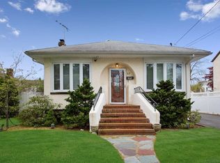 37 Edith Pl, Merrick, NY 11566
