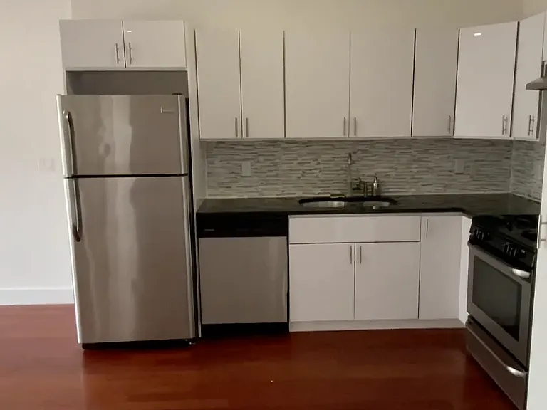 521 Maple St #4F — Photo 2