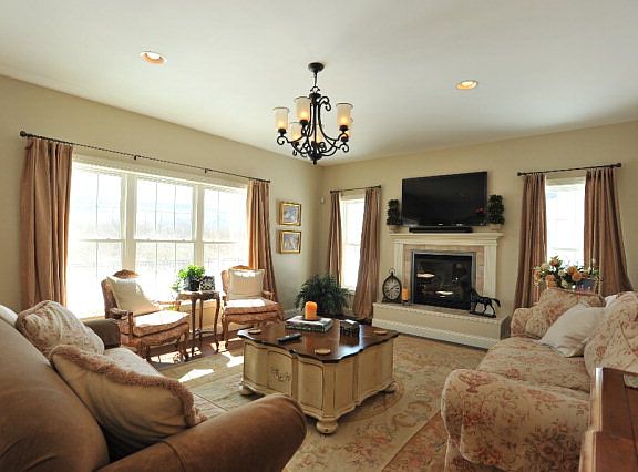 3rd image of 319 Wexford Ln