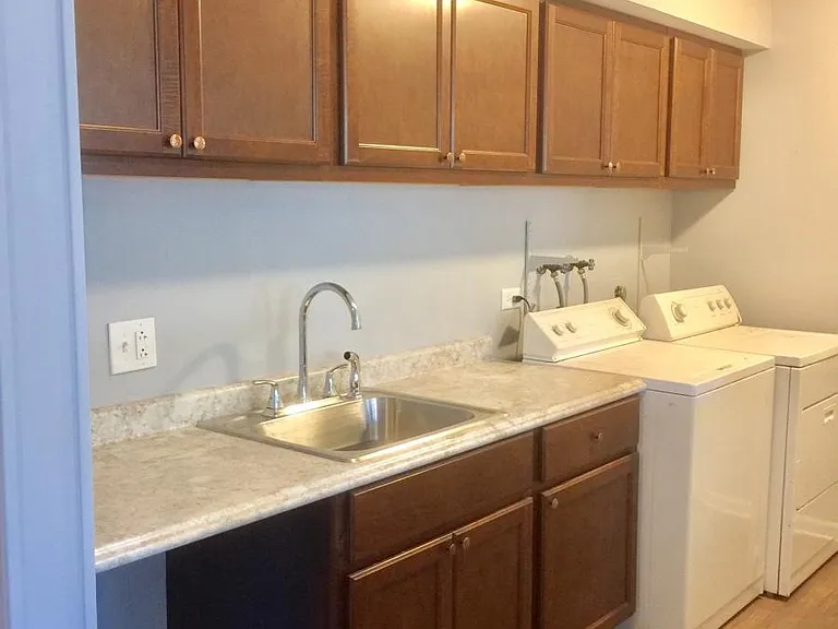 1401 N Glen Cir #C — Photo 1