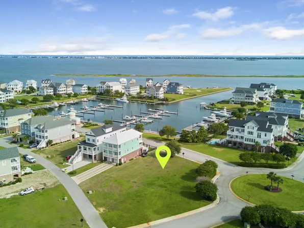 818 Cannonsgate Drive, Newport, NC 28570