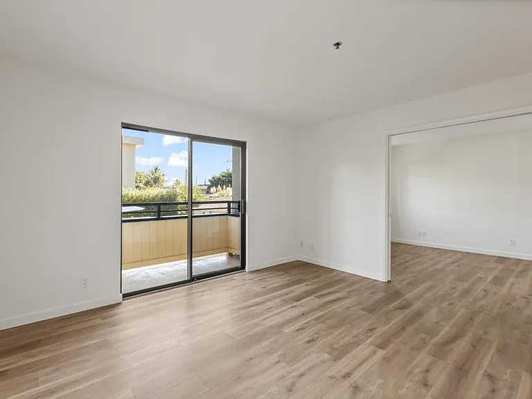 324 Catalpa St #205 — Photo 12