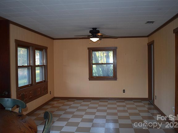 3rd image of 222 Lost Lake Dr