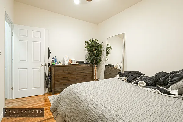 Rented by ZealEstate Group Inc | media 52