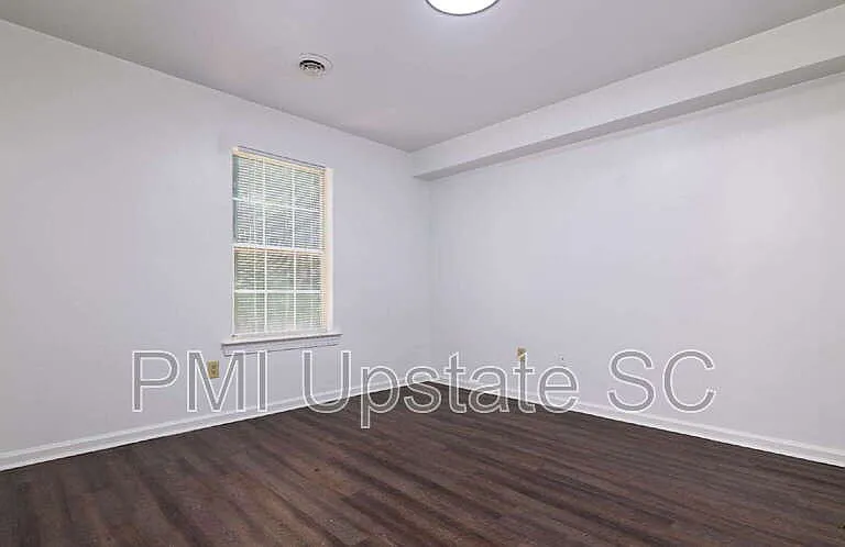 111 Charlestowne Way #B — Photo 8