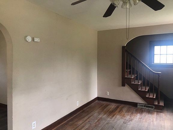 3rd image of 530 Olney Ave