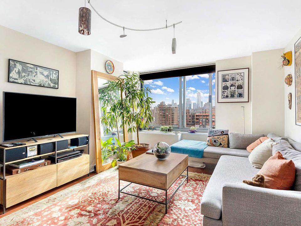 1st image of 270 W 17th St APT 17D
