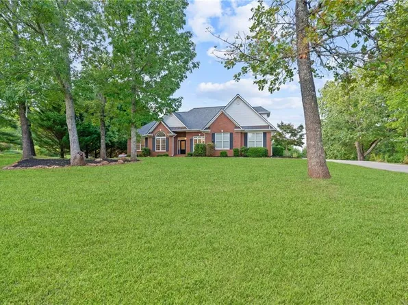 129 Eagle Pointe Dr, Dahlonega, GA 30533