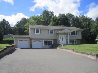 18 Able Noble Dr, Chester, NY 10918