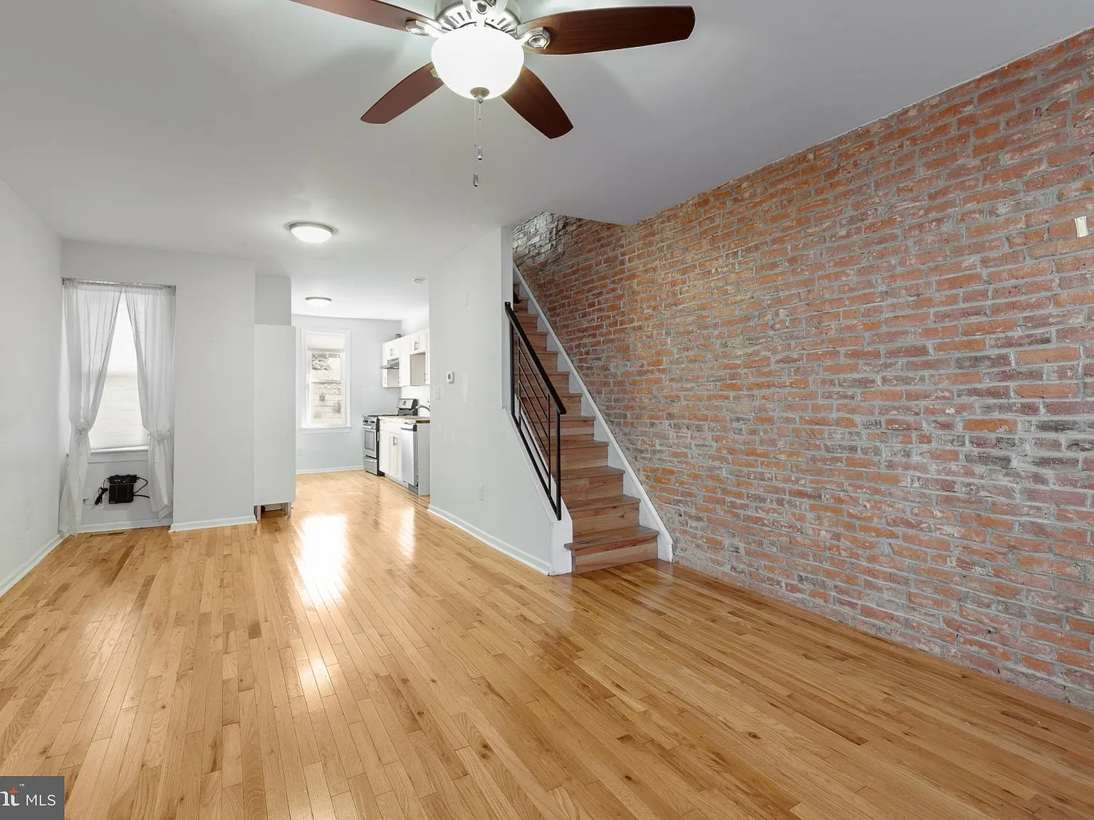 2 bed, 978 sqft, $1,675 — Photo 2