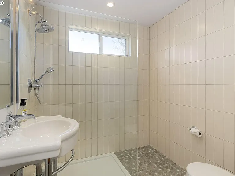 116 SE 72nd Ave — Photo 5