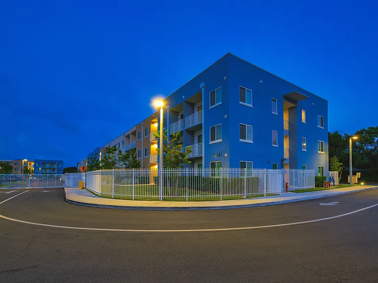 Pine Groves Apartments — Photo 33