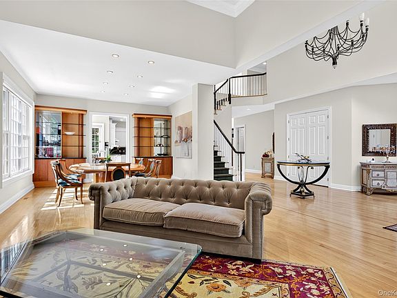 5th image of 63 Charney Court
