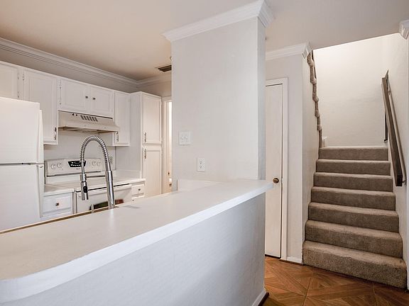 5th image of 3915 Buena Vista St Unit C