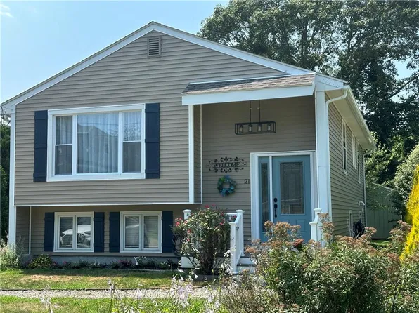 21 Maywood Rd, Narragansett, RI 02882