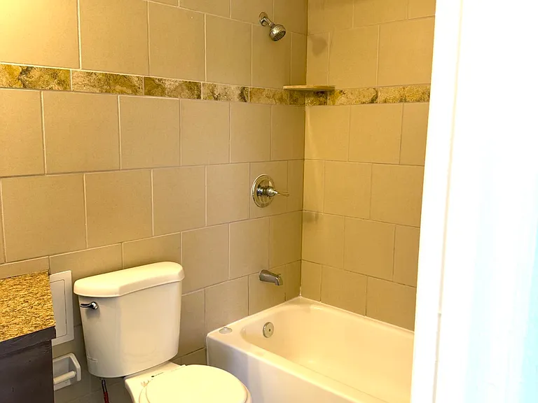 605 N Federal Hwy #14 — Photo 11