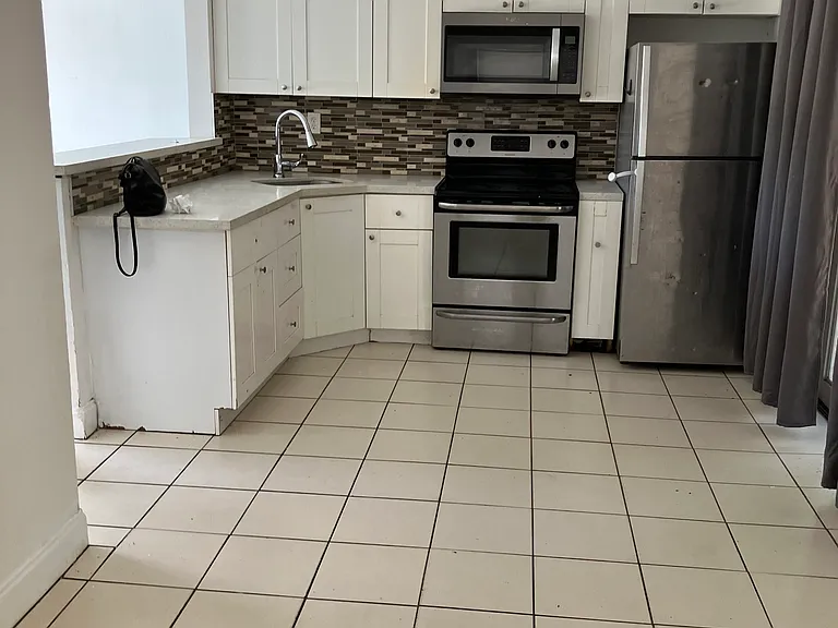 NW 15th Pl — Photo 7