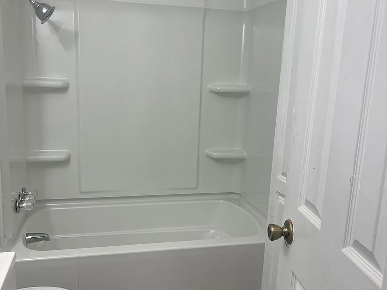913 Bellaire Dr — Photo 2
