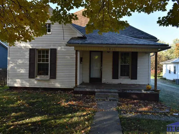 1211 S 3rd St, Clinton, IN 47842