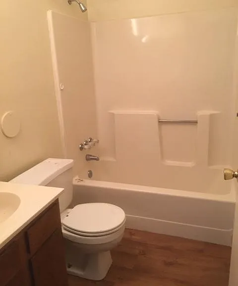 265 E Green St — Photo 4