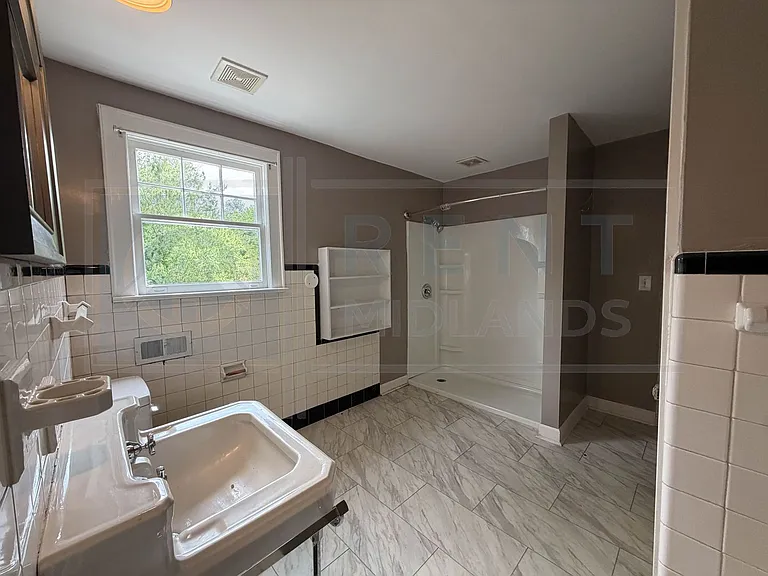 3925 Rosewood Dr — Photo 14