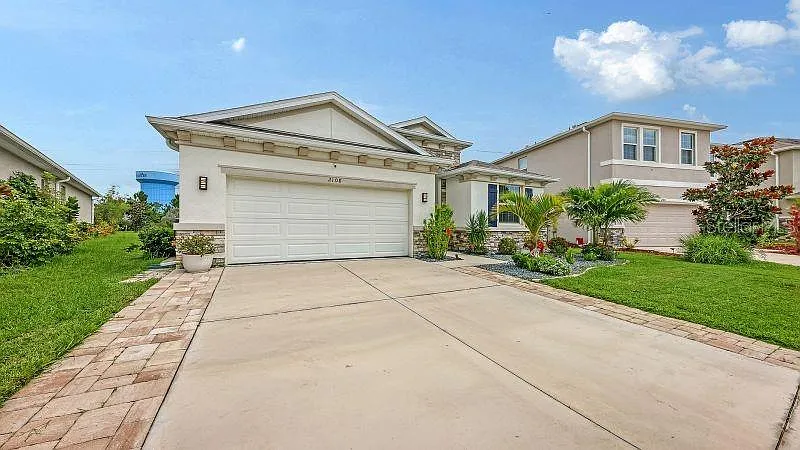 3 bed, 2.5 bath, 2051 sqft, $4,000 — Photo 2