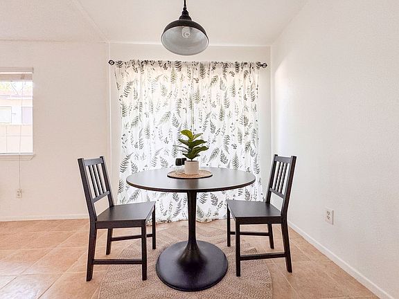 5th image of 460 Vista Ave APT A