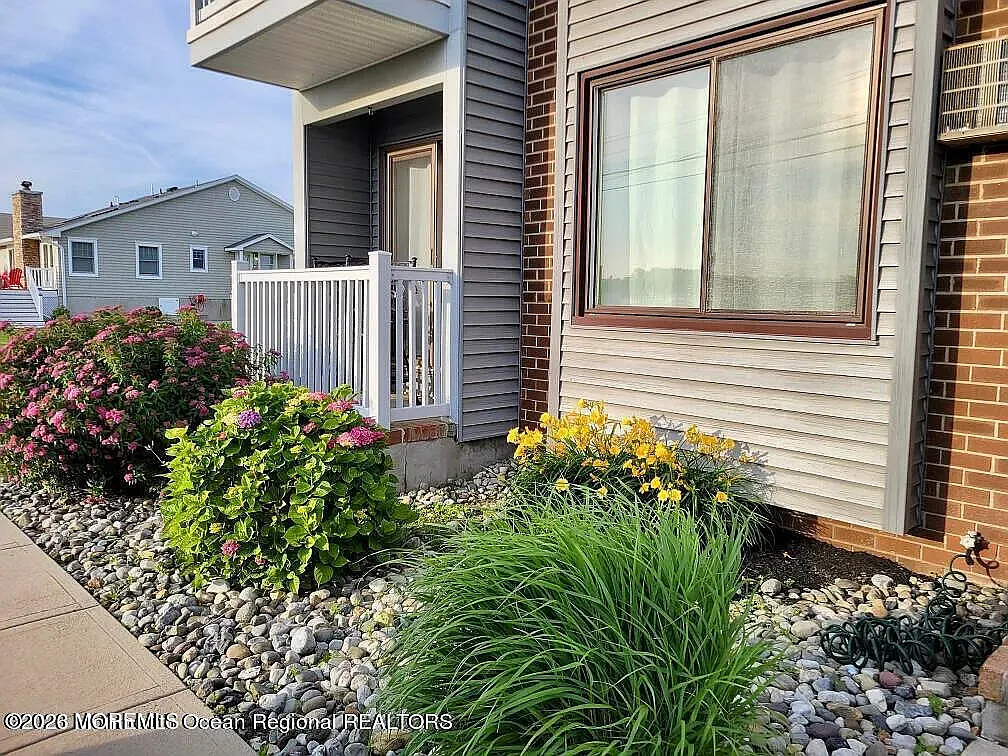 1 bed, 1.0 bath, 720 sqft, $5,500 — Photo 2