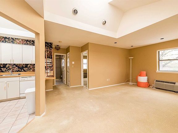 5th image of 1337 Broadway APT D21