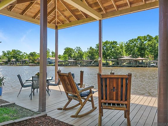4th image of 21091 Waterfront East Dr