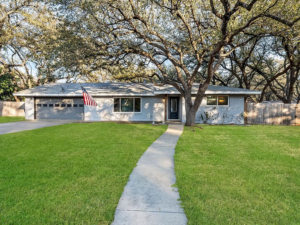 1st image of 110 Canyon Creek Dr
