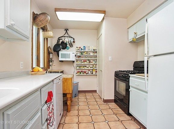 4th image of 23W450 Bryn Mawr Ave