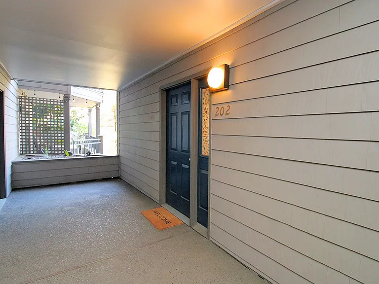 1320 SW Hall St #202 — Photo 4