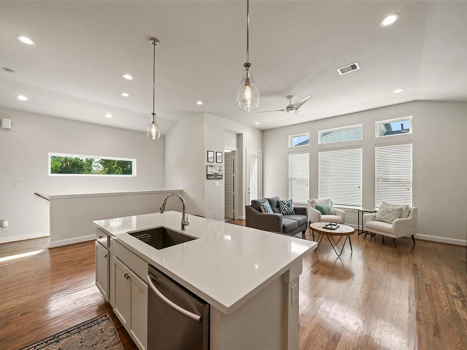 2 bed, 2.5 bath, 1662 sqft, $2,300 — Photo 4