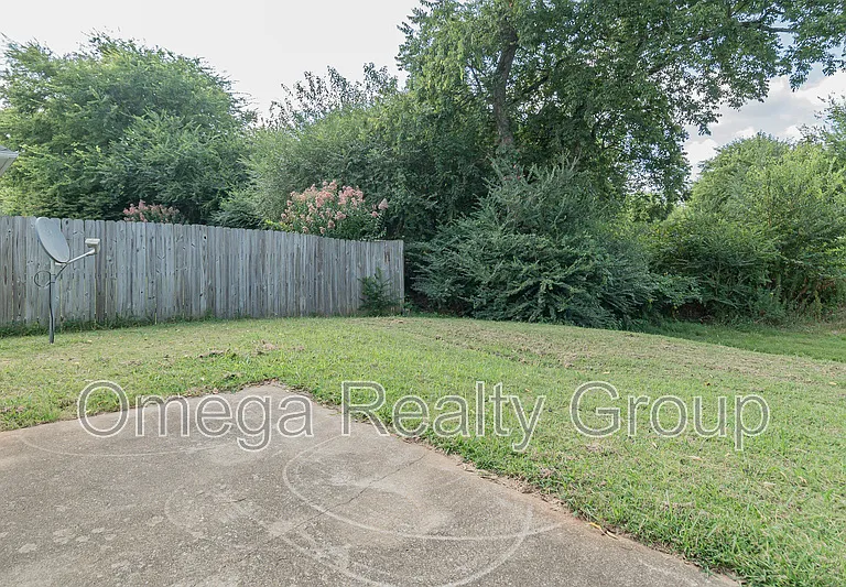 2022 Edgewood Dr — Photo 36