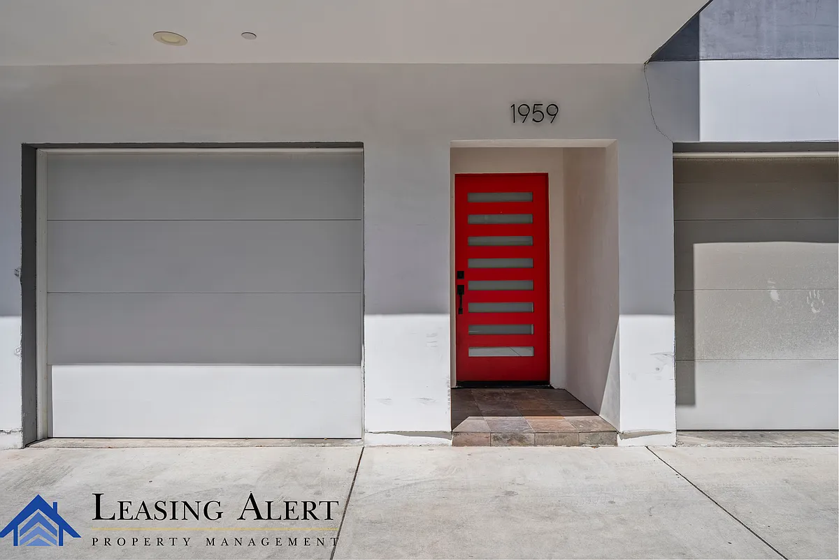 Building Photo - 1959 Vista Del Mar Ave