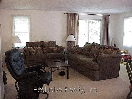 3 bed, $2,725 — Photo 2