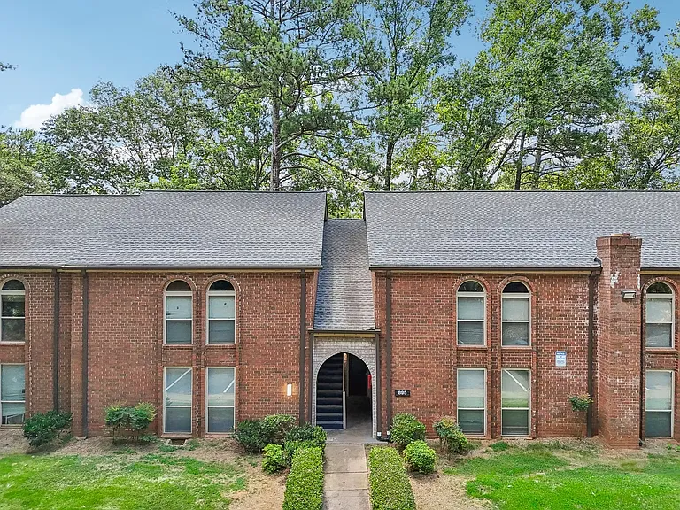 Avondale Village — Photo 14