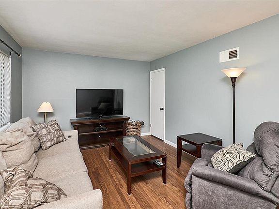 4th image of 129 E Donaldson Dr