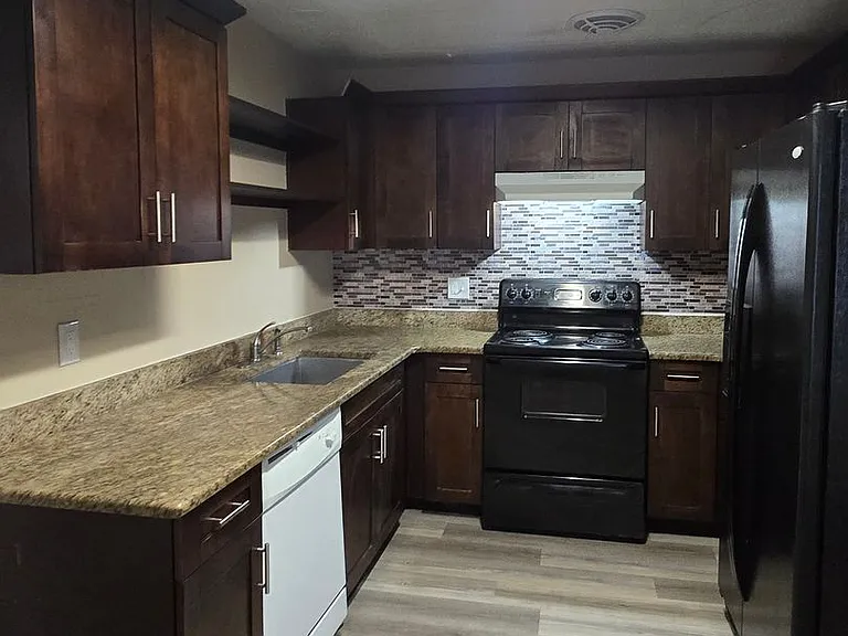 1001 N Bracewell Dr — Photo 3