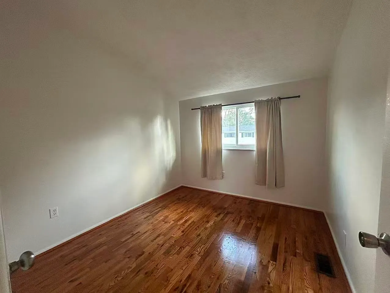 3 bed, 2.5 bath, 1200 sqft, $1,750 — Photo 4
