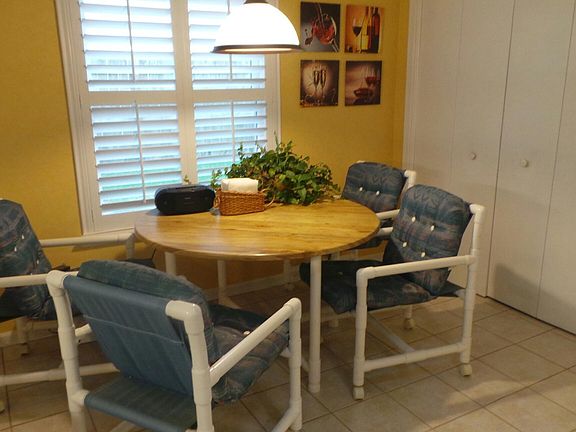 5th image of 10277 Forest Haven Dr E
